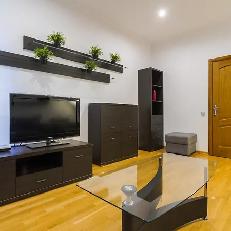 Luxury 3 Bedrooms - Next To Arena Apartment