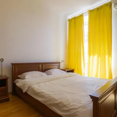 Luxury 3 Bedrooms - Next To Arena Apartment