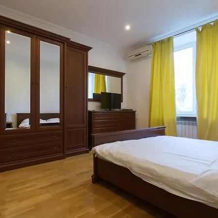 Apartment Luxury 3 Bedrooms - Next To Arena Kyiv